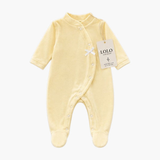 Babygrow Veludo Amarelo Bebé Conforto e Suavidade para os Primeiros Dias