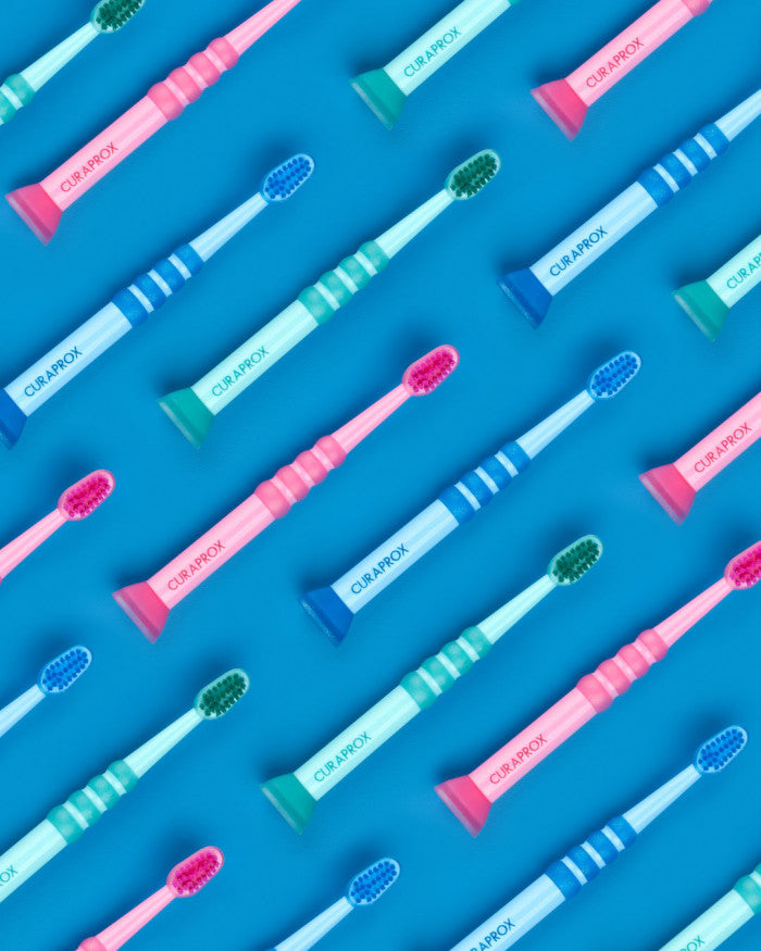 Escova de dentes Curaprox para bebé verde e azul, vista 4