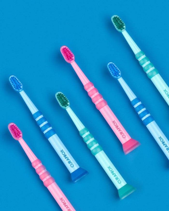 Escova de dentes Curaprox para bebé rosa e verde, vista 4